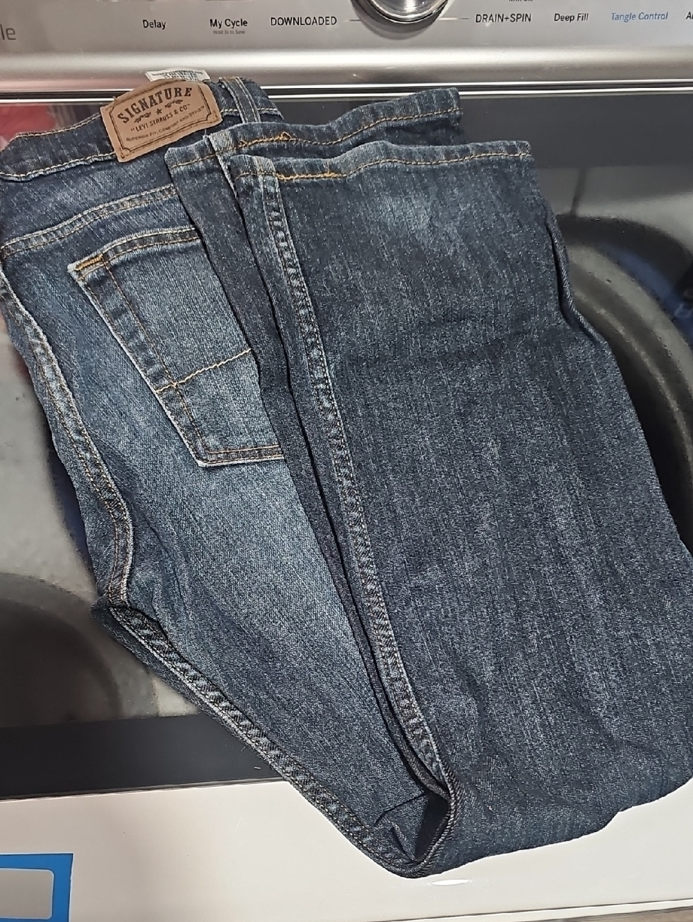 Signature Levis Blue Straight Jeans with Contrast Stitching